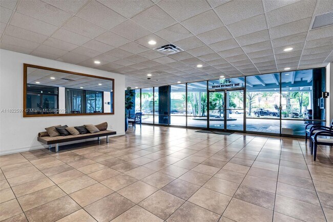 Building Photo - 6900 Bay Dr