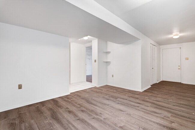 Building Photo - 2705 24th St NE