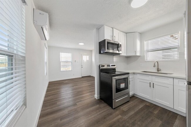 Building Photo - 708 38th St