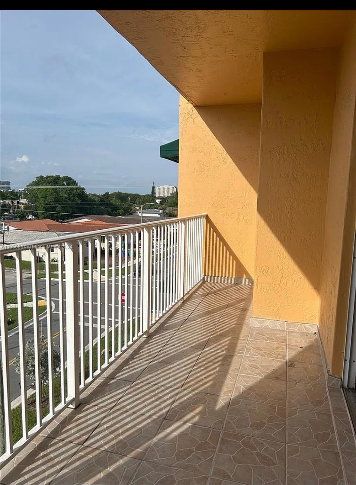 Building Photo - 2441 SW 31st Ave