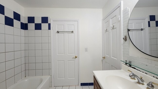 Building Photo - 5 Castlegate Ct