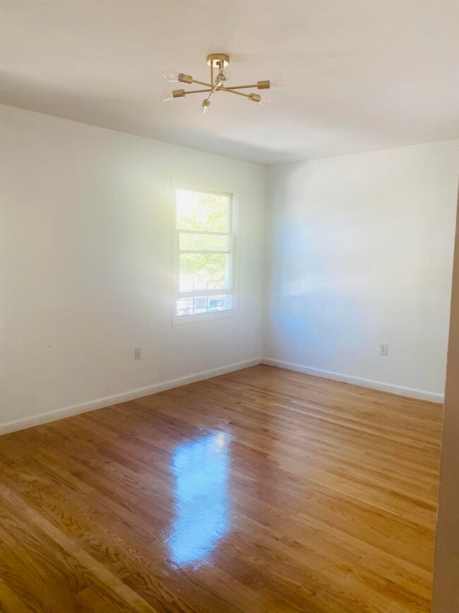 Building Photo - 525 Avenue A