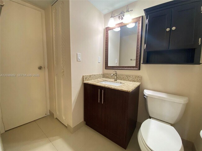 Building Photo - 3401 N Country Club Dr