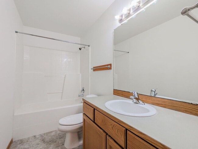 Building Photo - **Move-in Special!!!** Spacious 4 bd, 2.5 ba with 2 car garage and fenced yard!