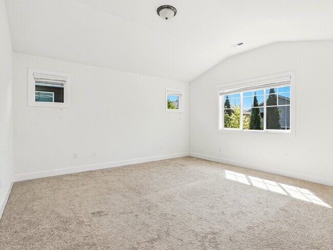 Building Photo - **Beautiful 4-Bedroom Home with A/C, Covered Outdoor Living & Designer Finishes in Bothell** Avai...