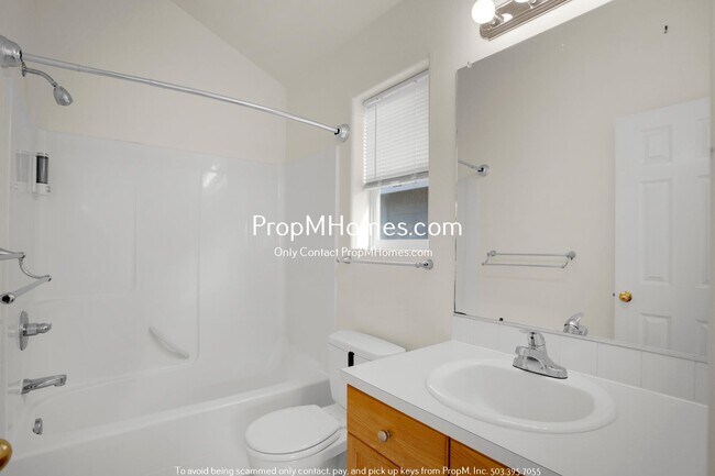 Building Photo - Cozy Three Bedroom Home in SE - New Photos!