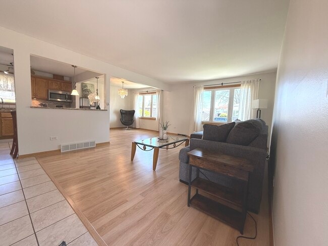 Building Photo - 6944 W 106th Pl