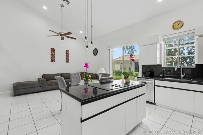 Building Photo - 6219 Evian Pl