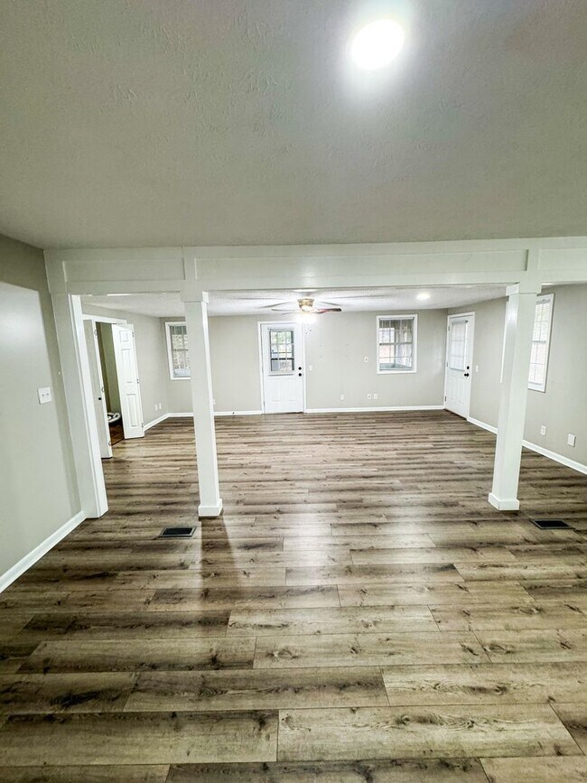 Building Photo - Spacious 4 Bedroom, 2.5 Bath Home in the Heart of Jacksonville, AL!