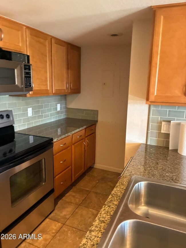 Building Photo - 200 E Southern Ave