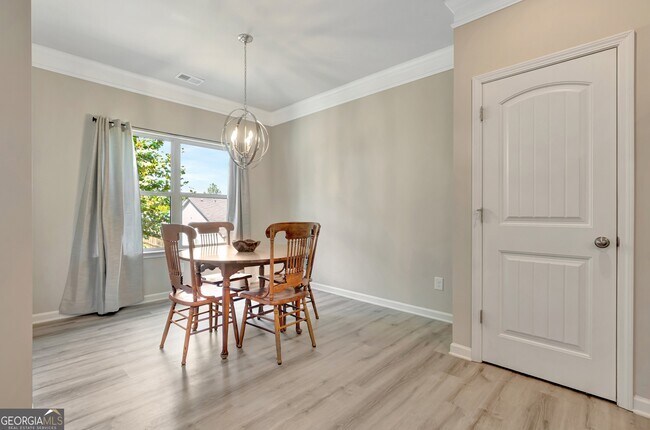 Building Photo - 10 Vintage Ave