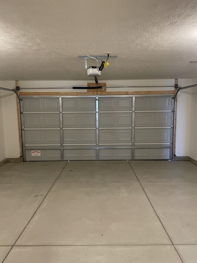 Building Photo - 135 W Samuel Ave