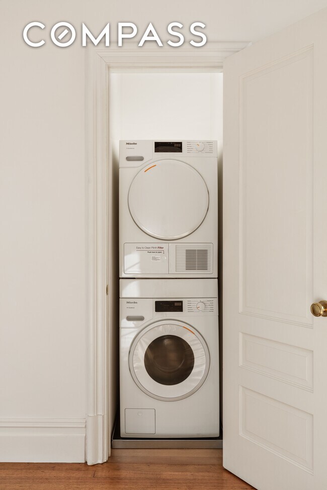 Building Photo - 2109 Broadway