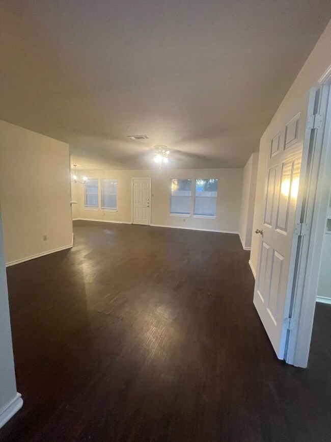 Building Photo - Full Brick Home in Mary's Creek Estates 3 bedroom 2 bath 2 car Garage