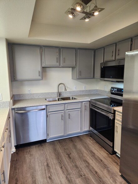 Building Photo - 2233 James Bilbray Dr