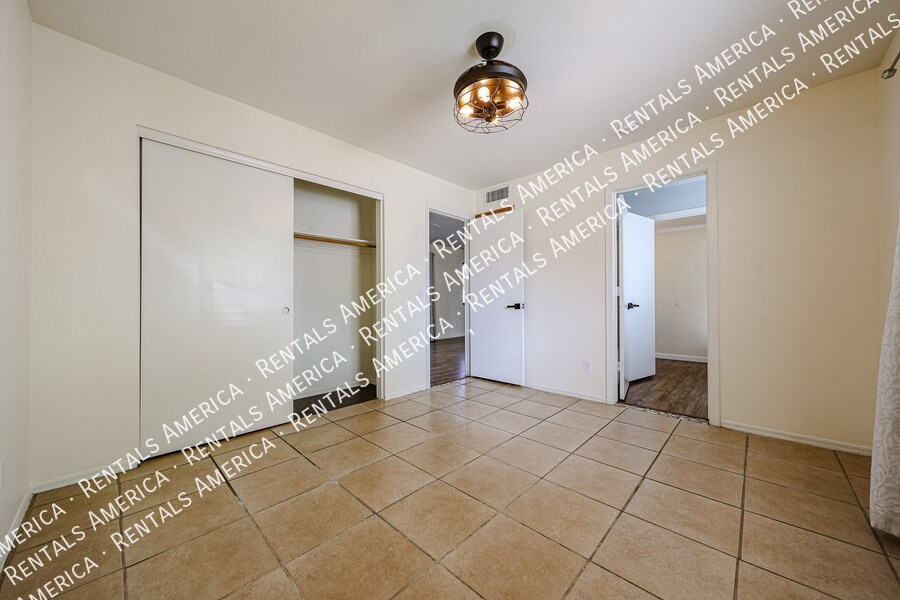 Building Photo - 2548 W Canyon Crest Cir
