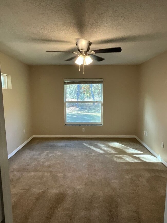 Building Photo - Citrus Springs - 2 bedroom 2 bath duplex