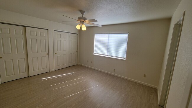 Building Photo - Sunnyside & Montero