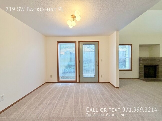 Building Photo - 719 SW Backcourt Pl