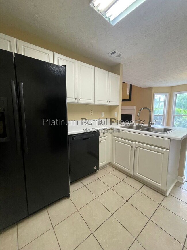 Building Photo - 810 Camelon Ct
