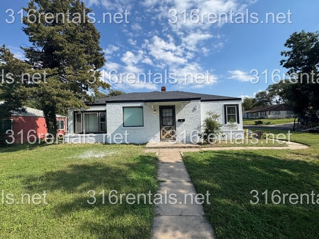 Building Photo - $1095 - 3 bed 1 bath - newly remodeled - S...