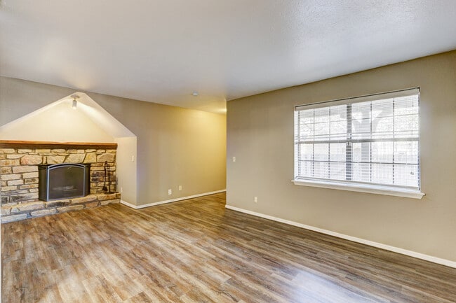 Building Photo - Cozy 1-Bedroom Condo with Modern Amenities...
