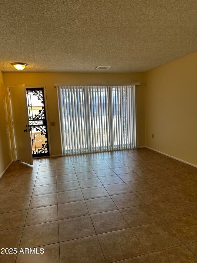 Building Photo - 9338 W Glen Oaks Cir N