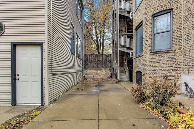 Building Photo - 3901 N Hamilton Ave