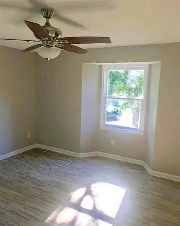 Building Photo - 1320 Park Glen Dr