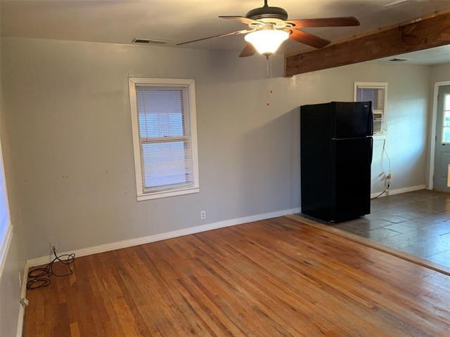 Building Photo - 107 S Cherry St