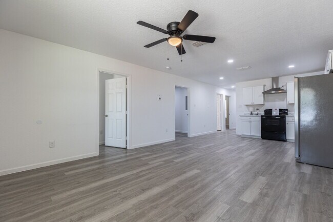 Building Photo - 1006 Co Rd 4516