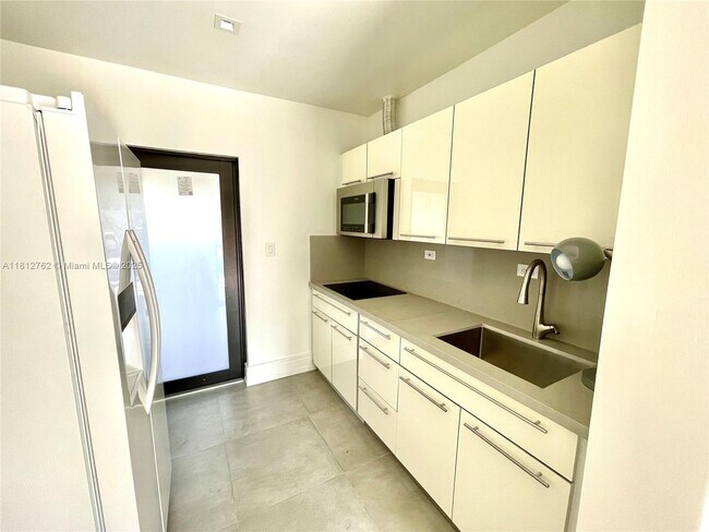 Building Photo - 2180 NW 23rd Ct