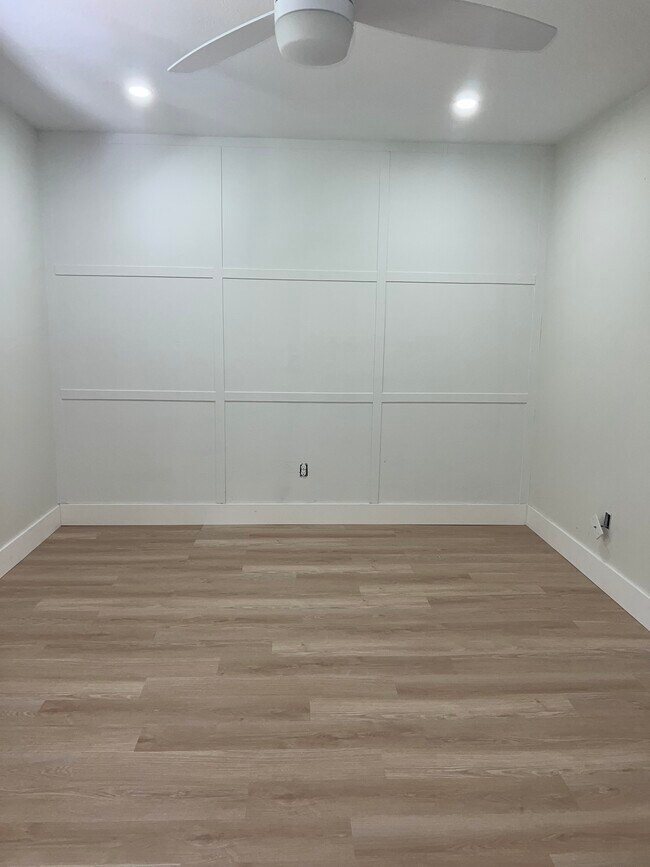 Building Photo - 10042 N 52nd St