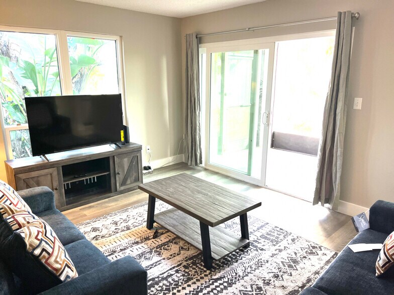 Building Photo - 649 Windrush Bay Dr