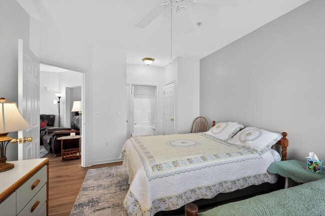 Building Photo - 2605 Chapel Lake Dr