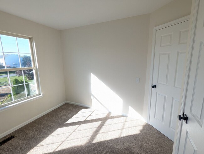 Building Photo - 7122 Collinsworth Pl