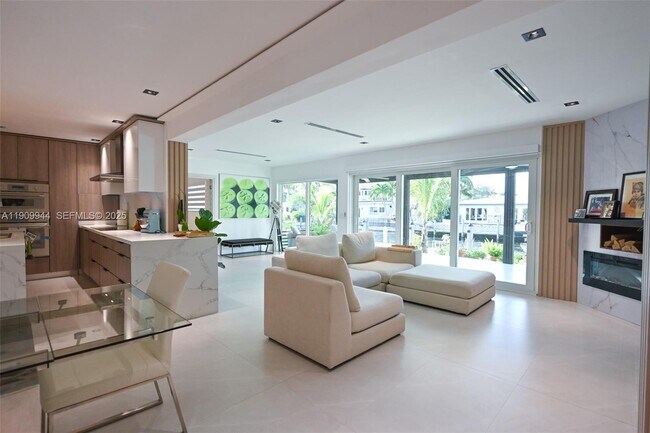 Building Photo - 2537 SE 10th Ct