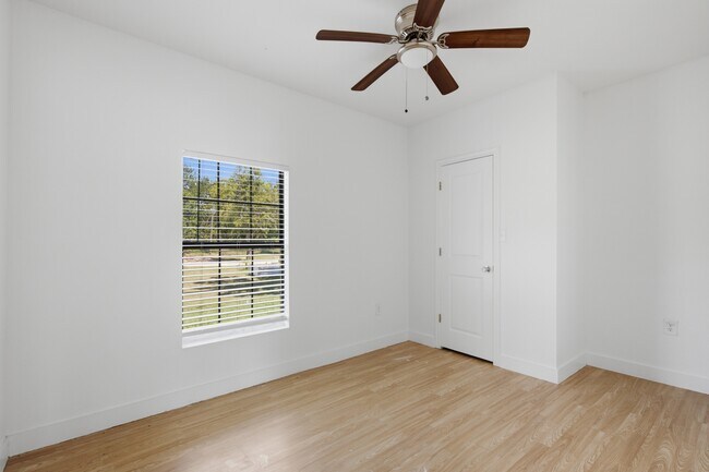 Building Photo - 406 Grayson St