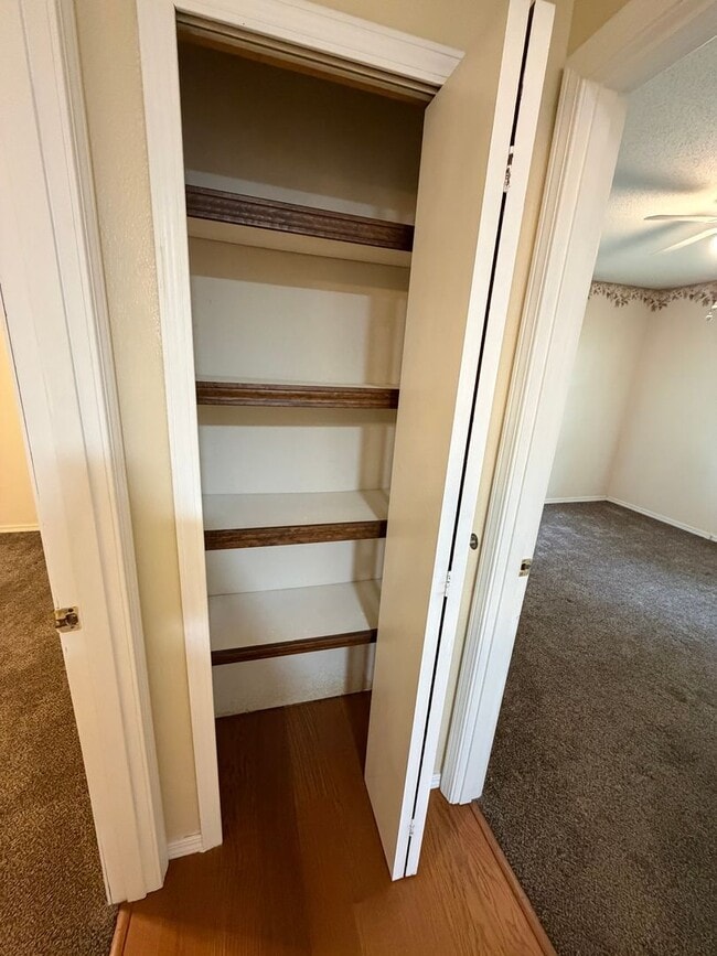 Building Photo - 3 Bedroom | 1 Bathroom | 2 Car Garage | Springfield MO!