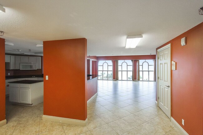 Building Photo - 15900 Front Beach Rd