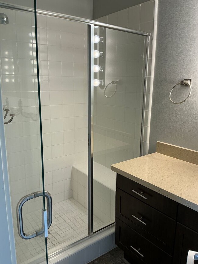 Building Photo - 3 Bedroom 3 Bath Townhouse Style Condo at Depot Walk in Orange