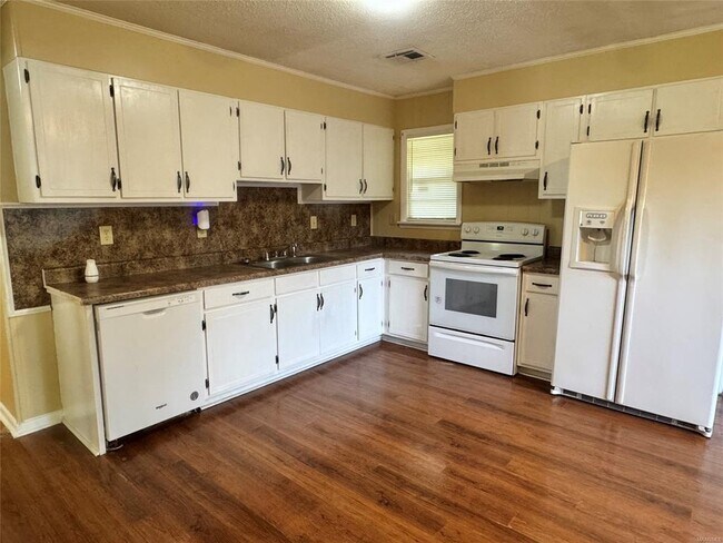 Building Photo - 429 Fieldbrook Dr