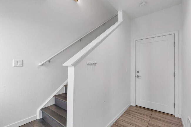 Building Photo - 8711 E Hampden Ave