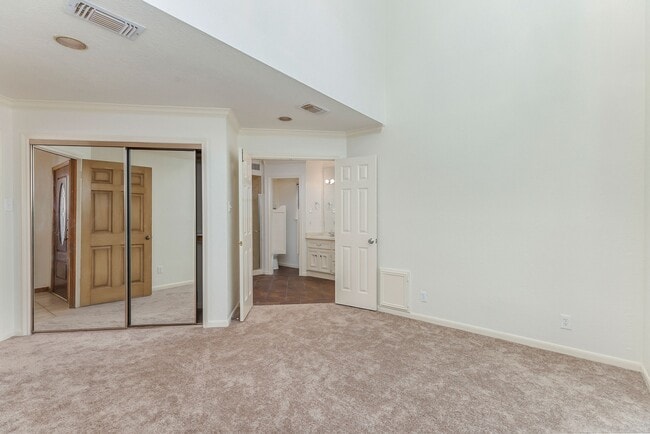 Building Photo - 18242 Vinland Dr