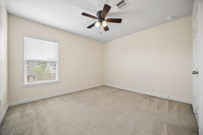 Building Photo - 10108 Hidden Creek Falls Ln
