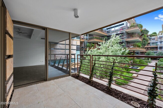 Building Photo - 7137 E Rancho Vista Dr