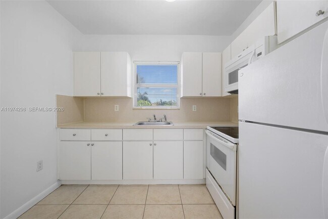 Building Photo - 571 NE 82nd St