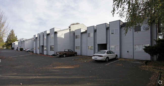 Primary Photo - Newporter Apartments