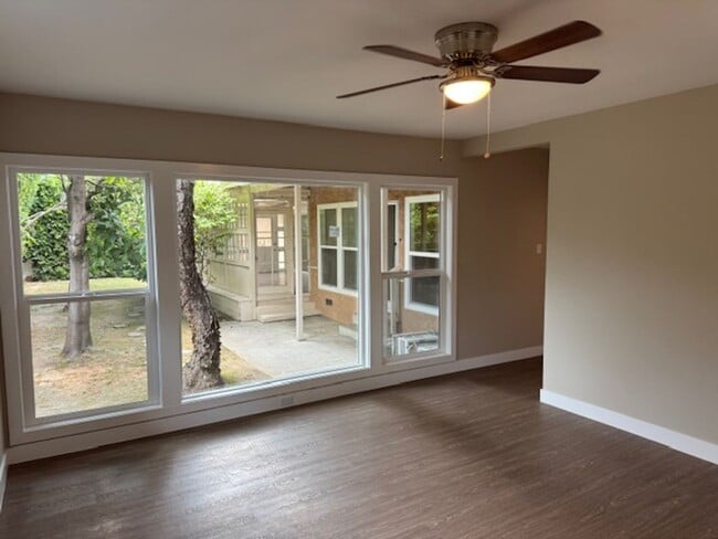 Building Photo - Newly Renovated 4 Bedroom 2 Bath home, wit...
