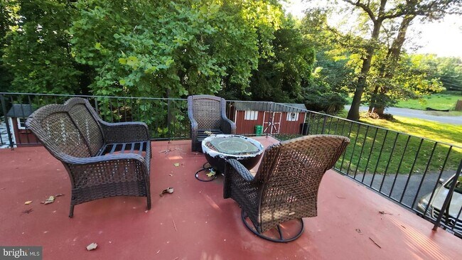 Building Photo - 12411 Thompson Rd